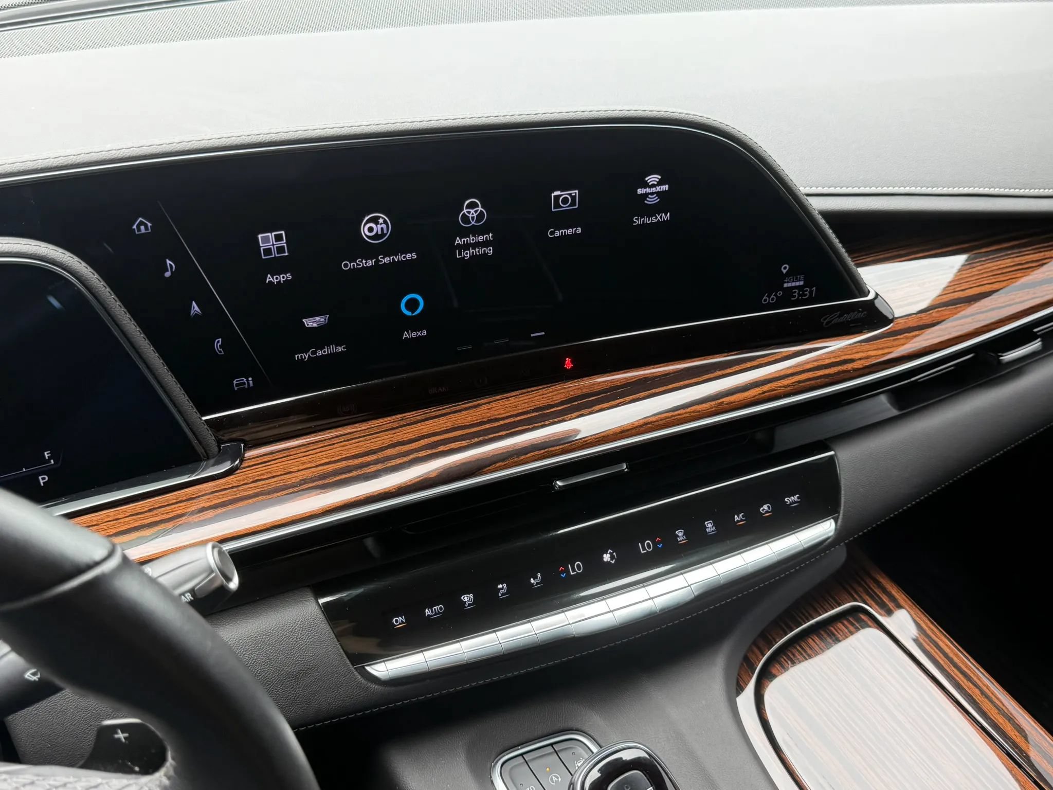 Used 2022 Cadillac Escalade ESV Luxury AWD/4WD image 16