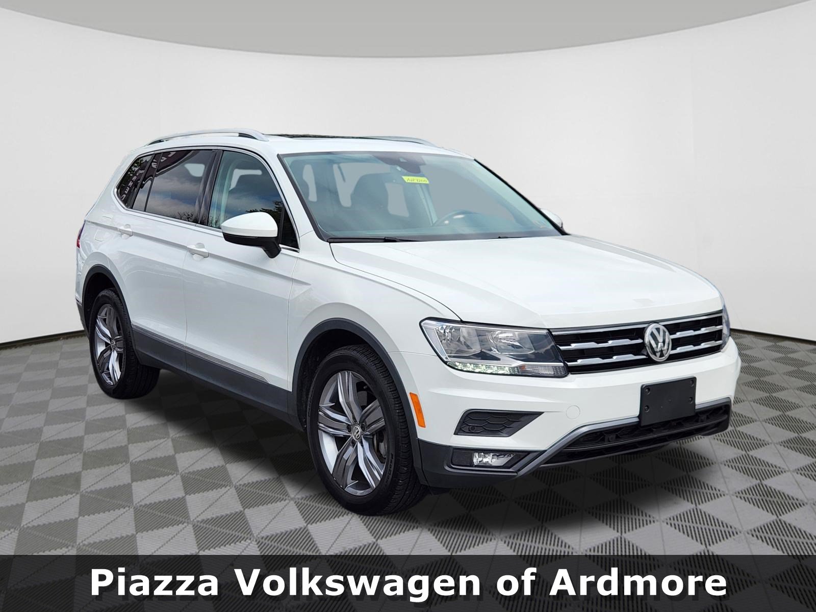 Used 2021 Volkswagen Tiguan SEL AWD/4WD image 1