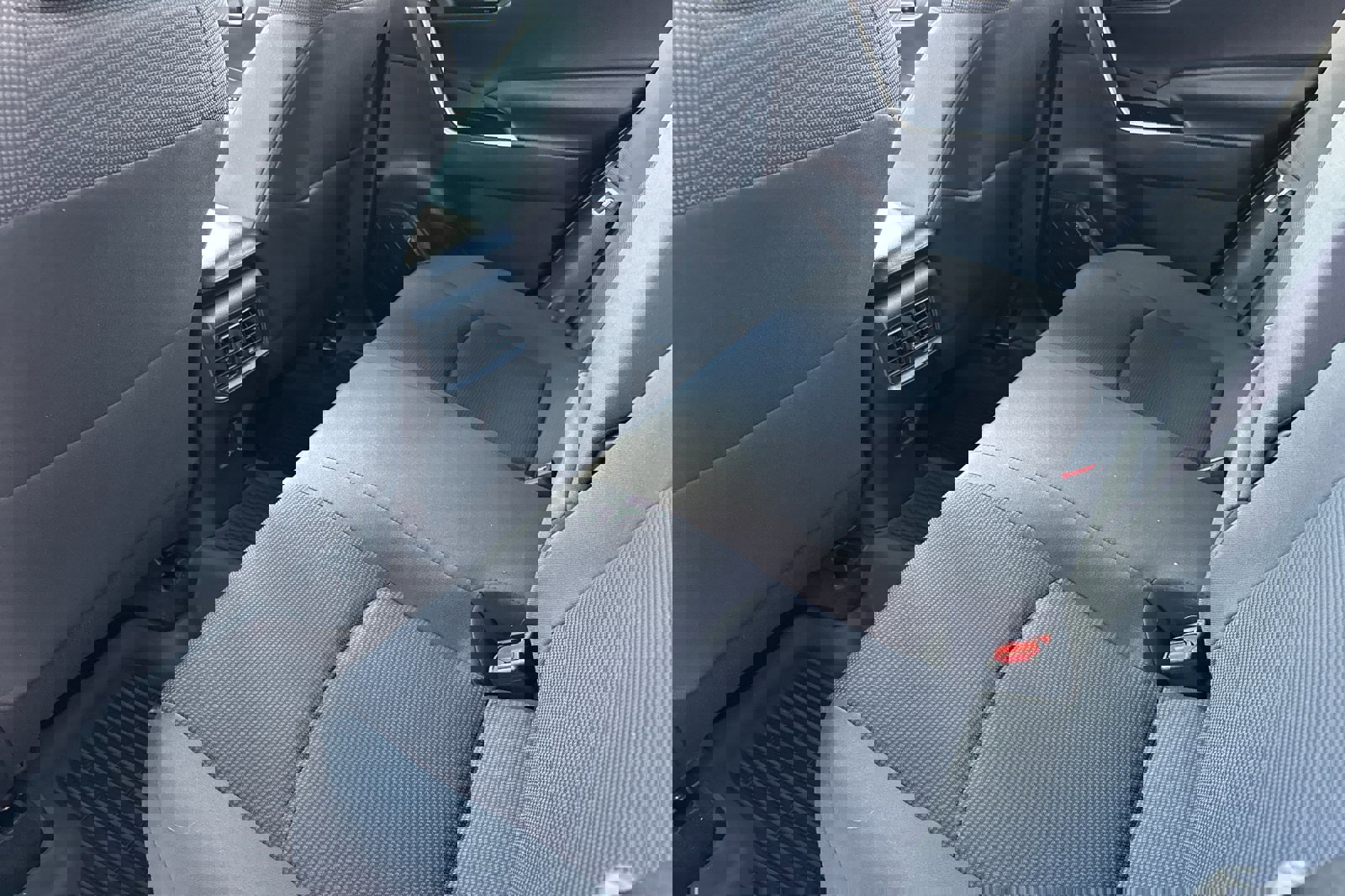 Used 2021 Toyota RAV4 LE AWD/4WD image 12