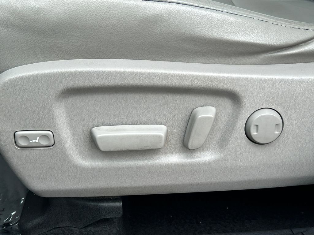 Used 2016 Toyota Highlander XLE image 18