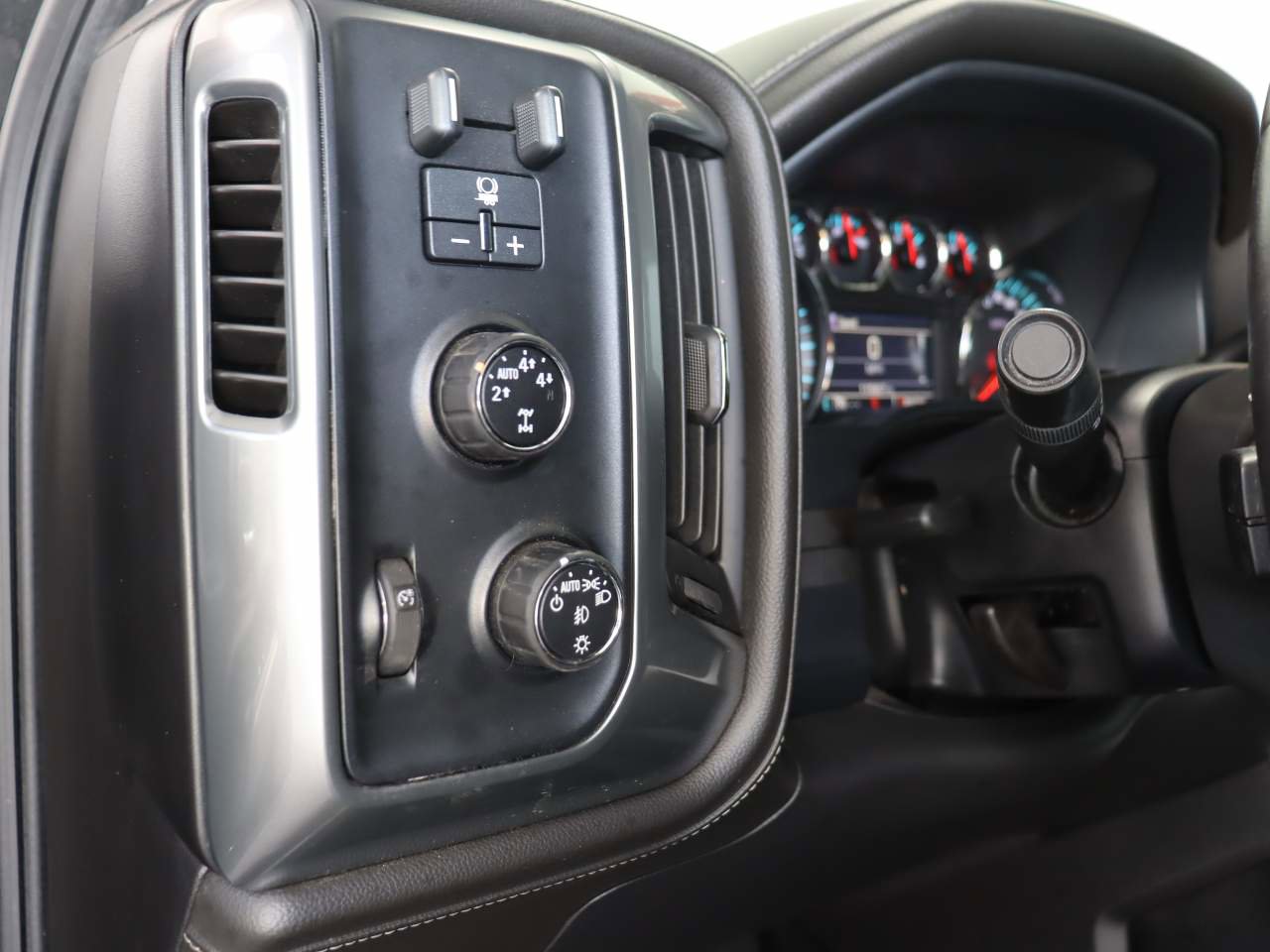 Used 2015 Chevrolet Silverado 1500 LTZ Z71 w/ Midnight Edition AWD/4WD image 14