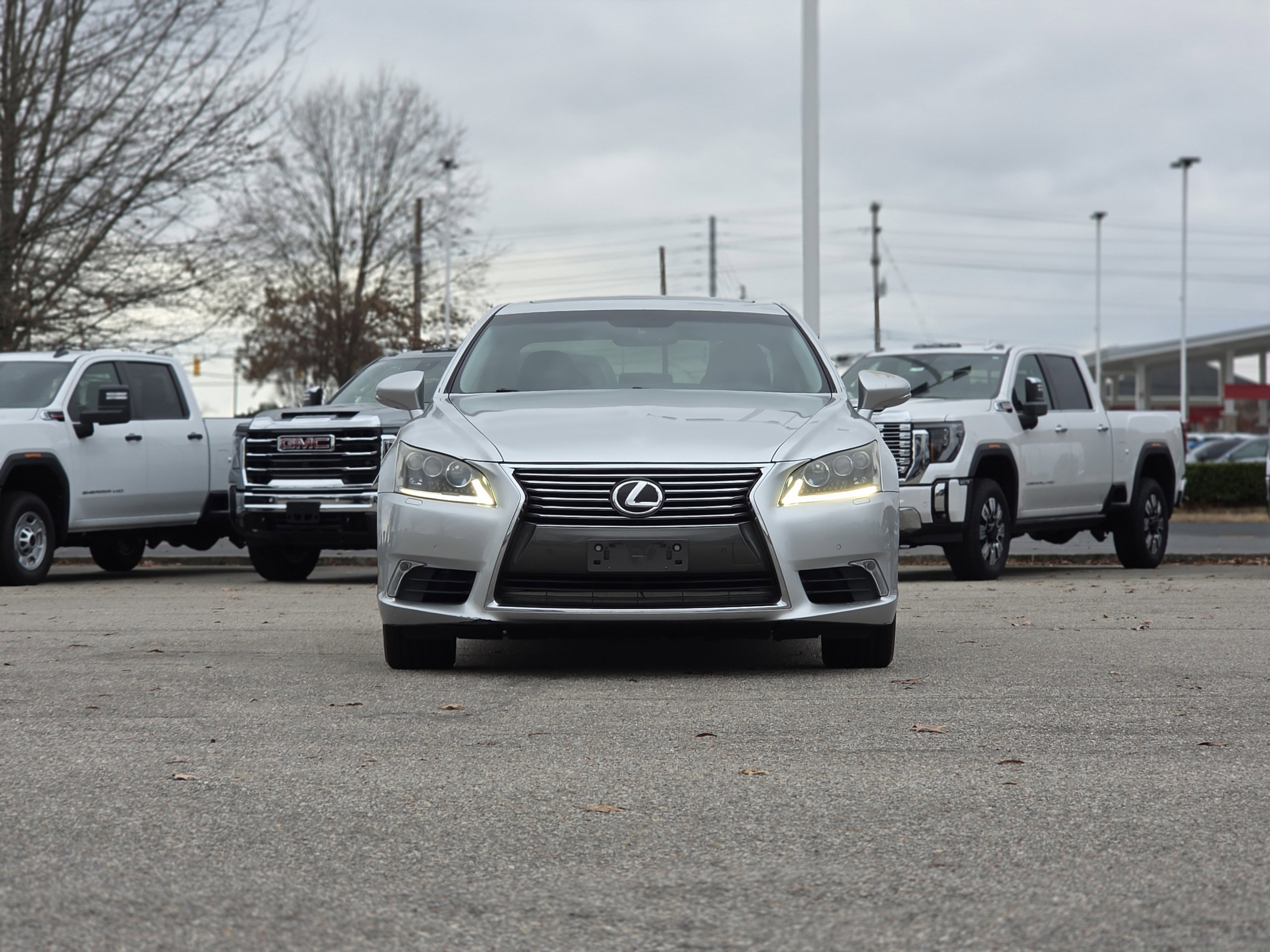 Used 2013 Lexus LS 460 AWD image 2