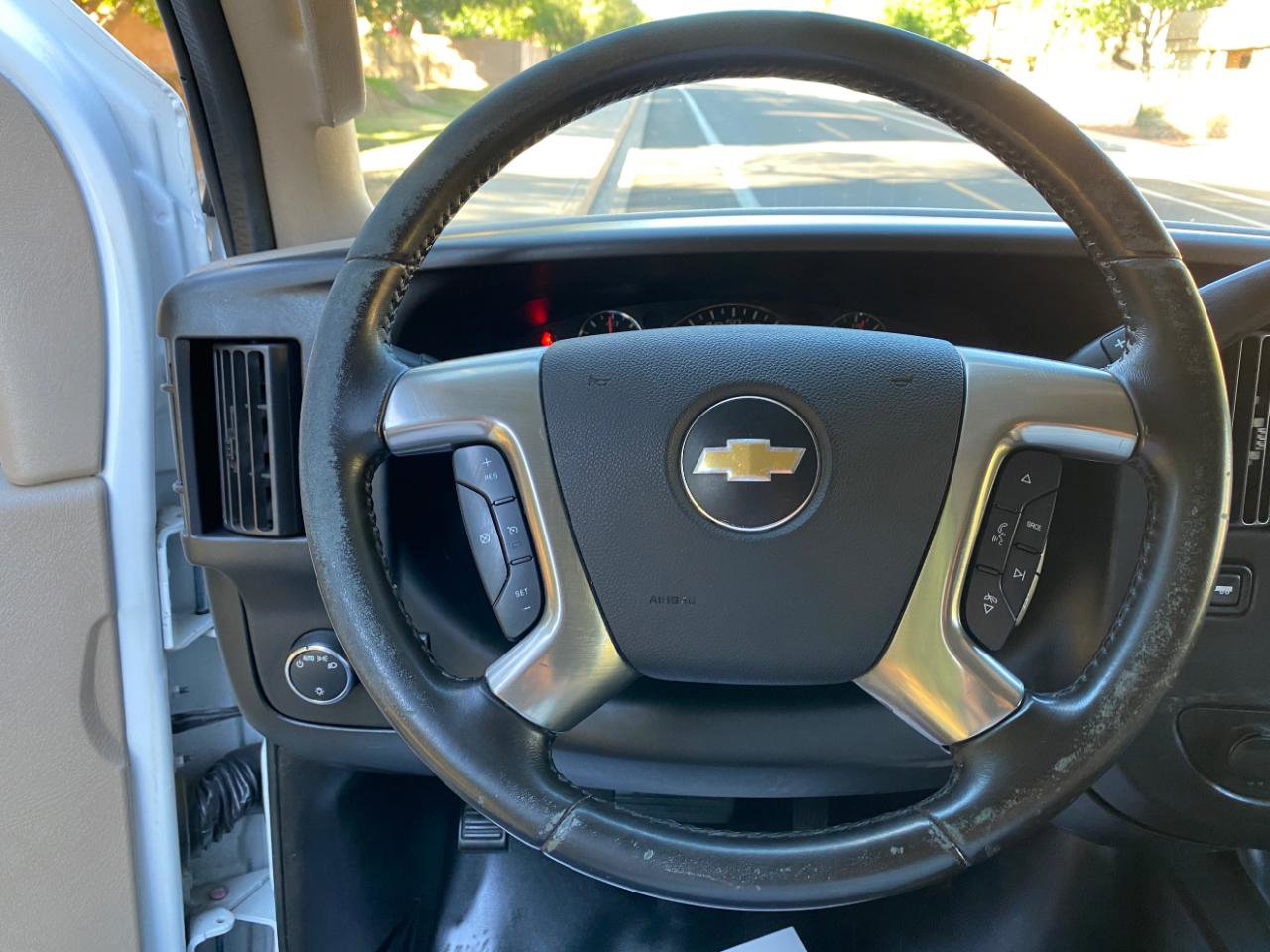 Used 2017 Chevrolet Express 3500 Extended image 41