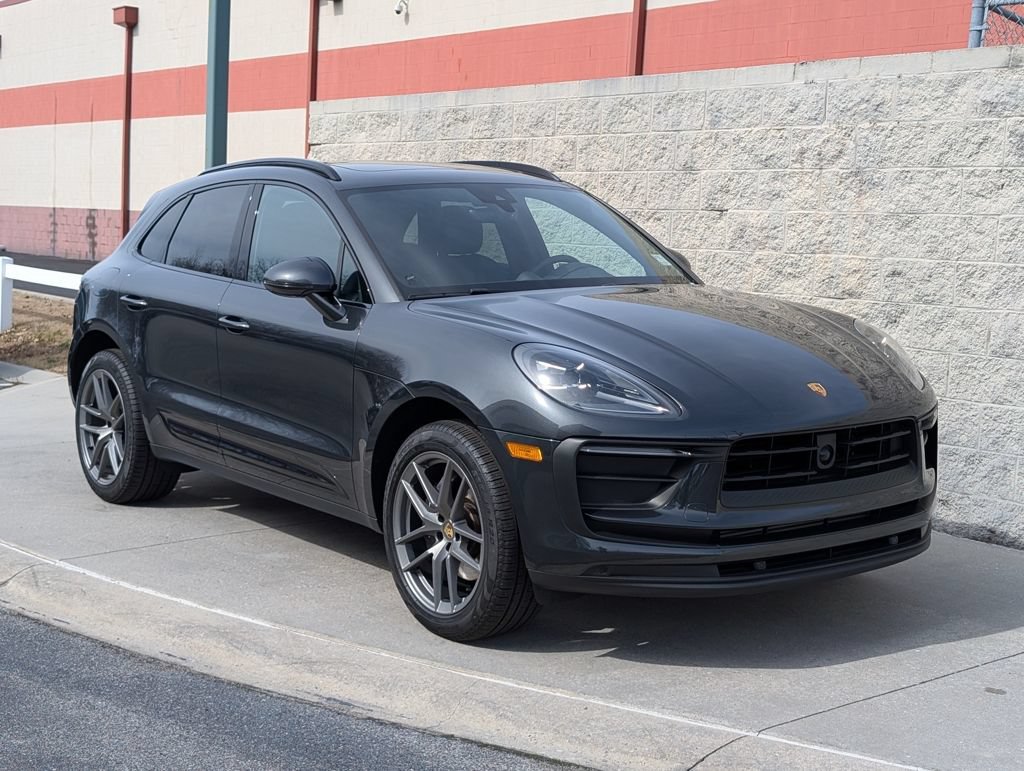 Certified 2025 Porsche Macan AWD/4WD image 10