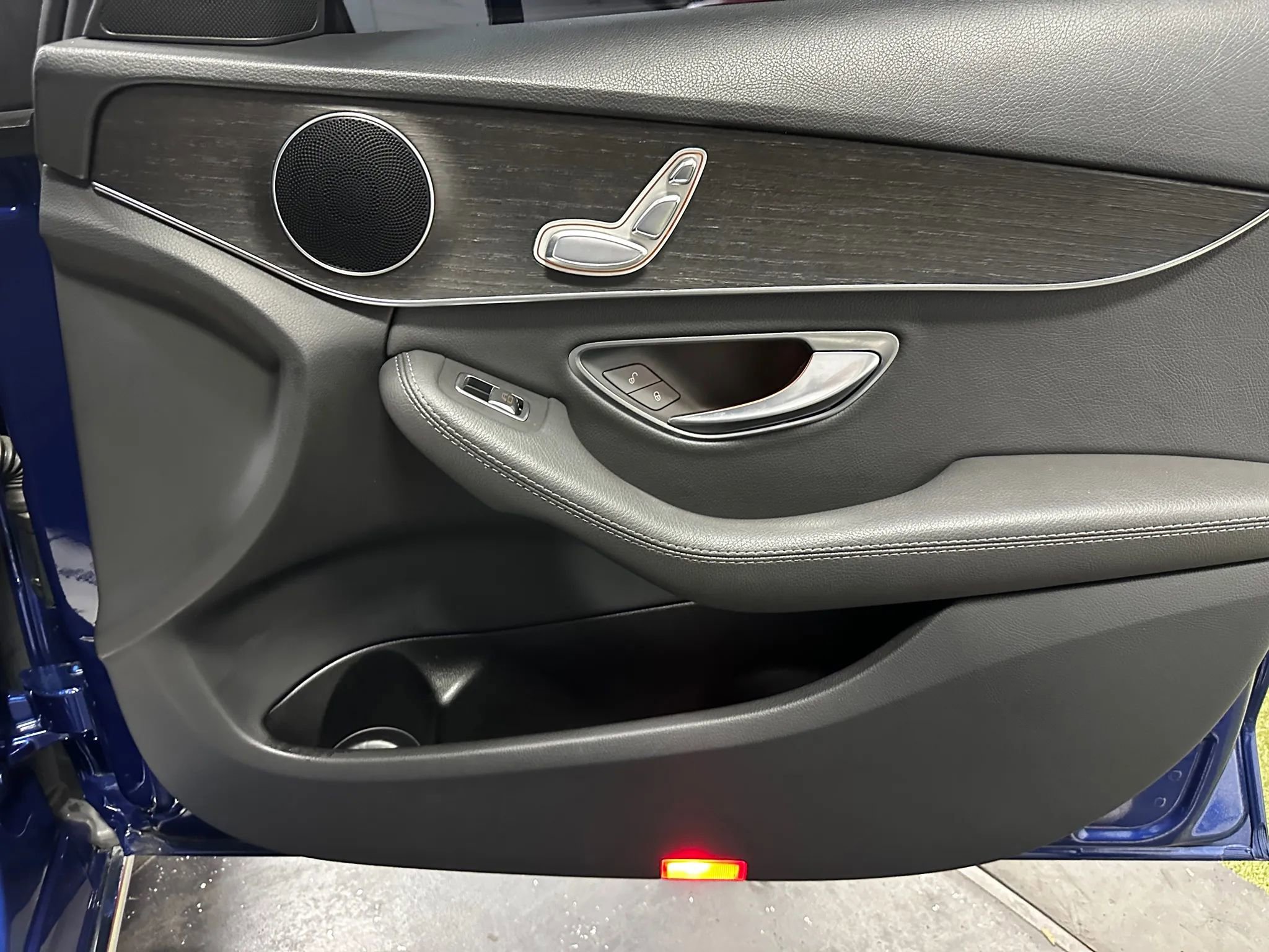 Used 2019 Mercedes-Benz C 300 Sedan w/ Parking Assistance Package image 27