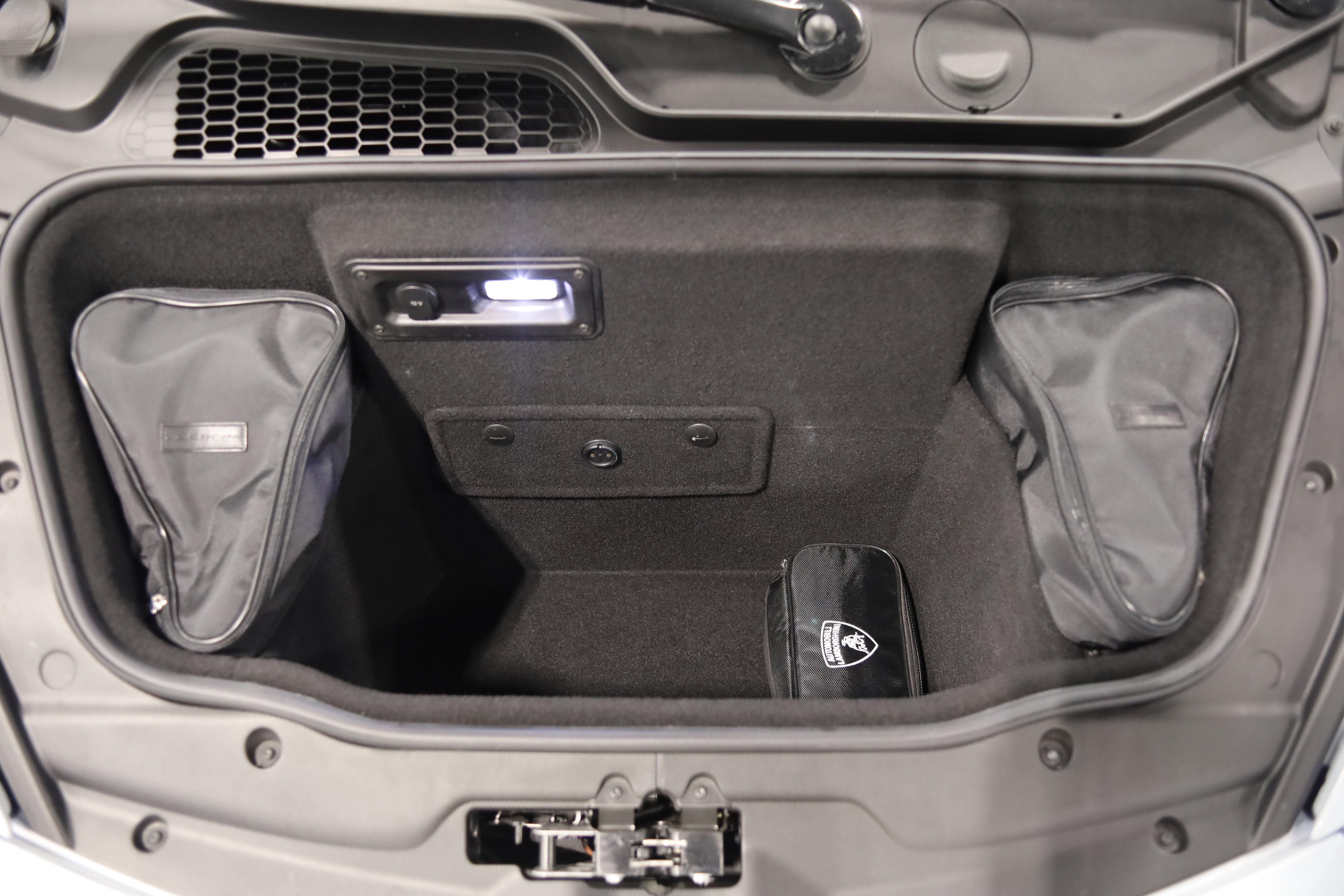 Used 2021 Lamborghini Huracan EVO AWD/4WD image 35