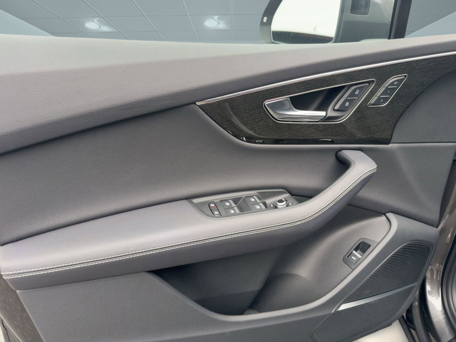 Used 2025 Audi Q7 2.0T Premium Plus w/ Premium Plus Package image 12