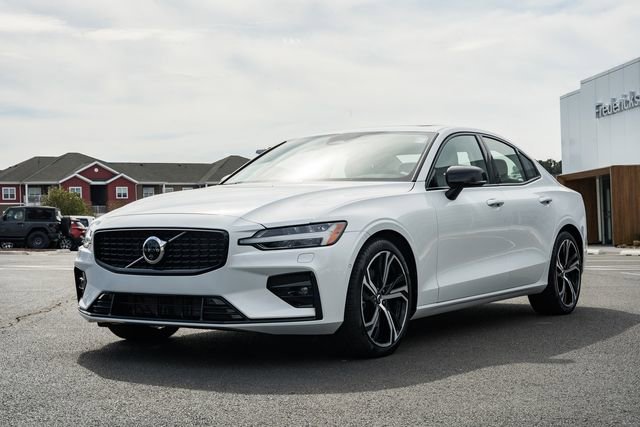 Used 2025 Volvo S60 B5 Plus AWD/4WD image 3