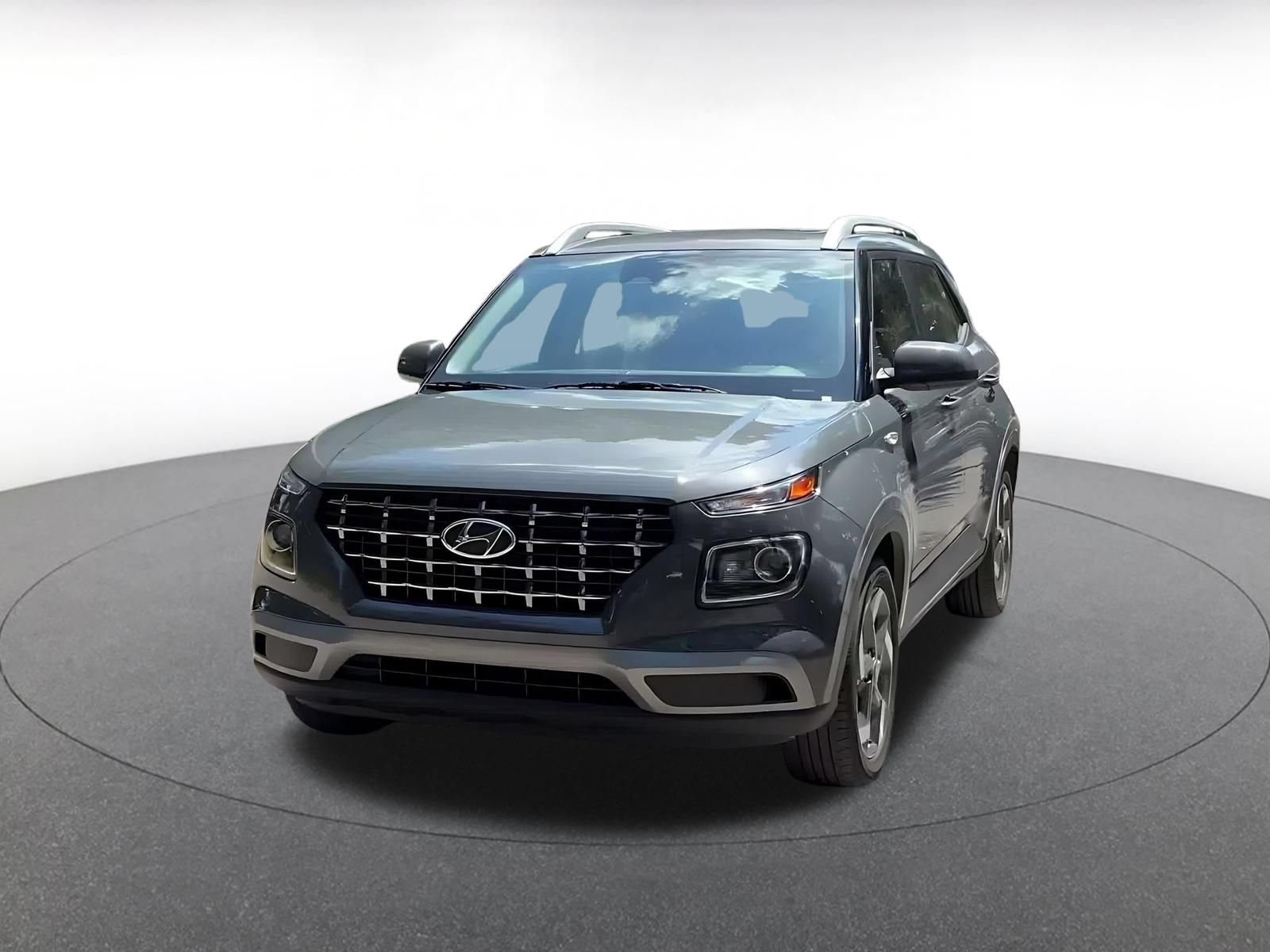 Used 2025 Hyundai Venue SEL FWD image 4