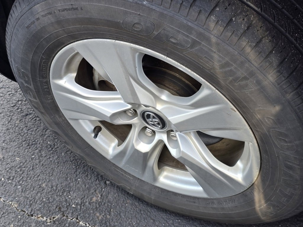 Used 2021 Toyota RAV4 XLE image 13