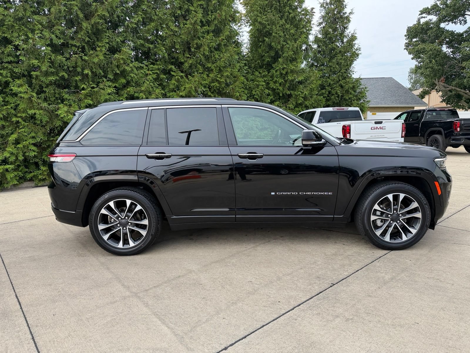 Used 2022 Jeep Grand Cherokee Overland w/ Adv Protech Group III AWD/4WD image 31