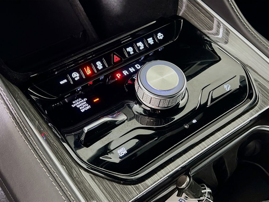 Used 2022 Jeep Wagoneer Series III w/ Convenience Group I AWD/4WD image 15