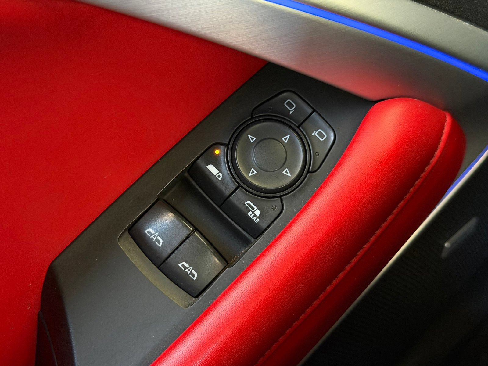 Used 2018 Chevrolet Camaro SS RWD image 19