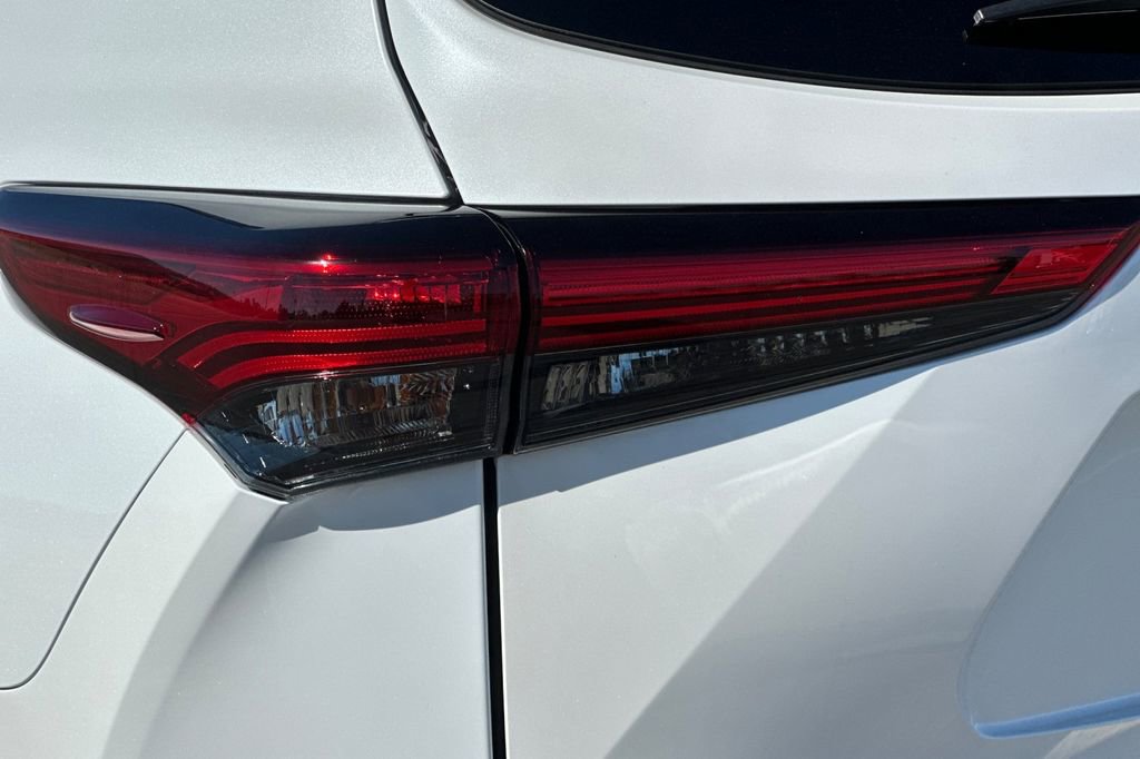 Used 2023 Toyota Highlander XLE w/ Protection Package #3 (TMS) image 27