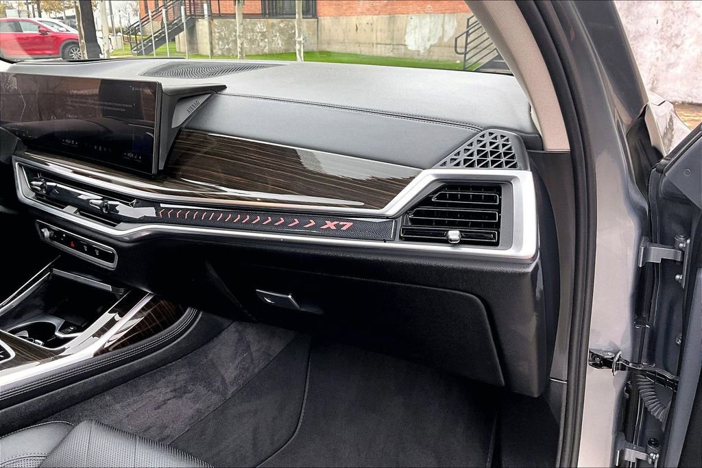 Used 2024 BMW X7 xDrive40i image 21