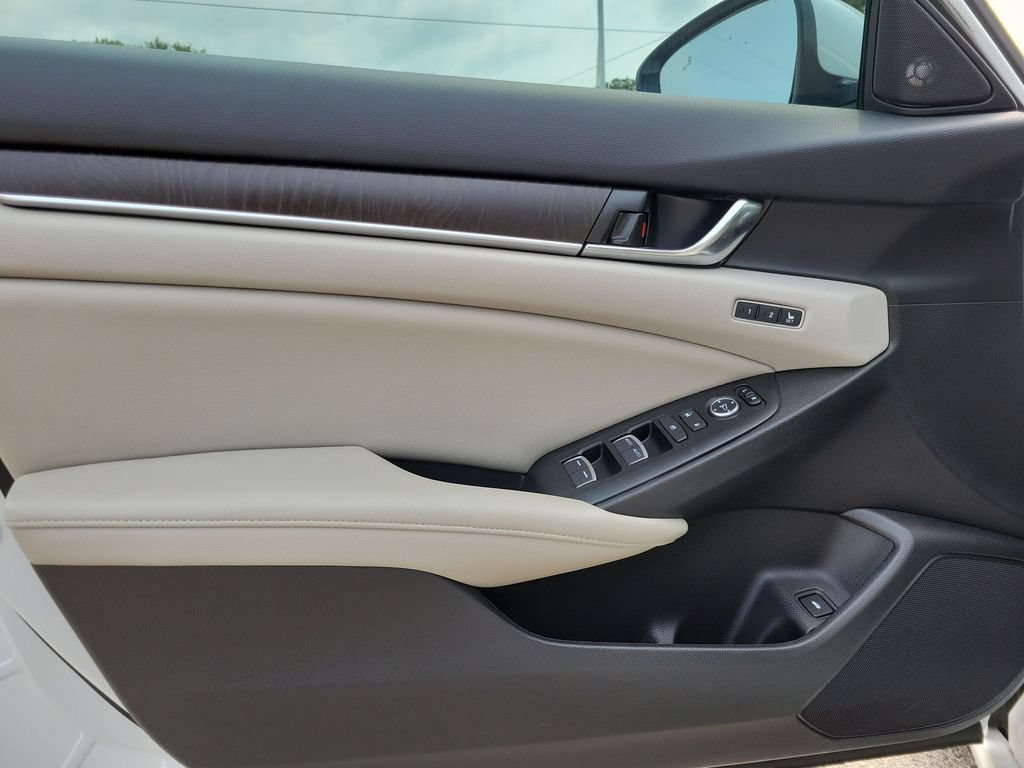 Used 2021 Honda Accord Touring image 16