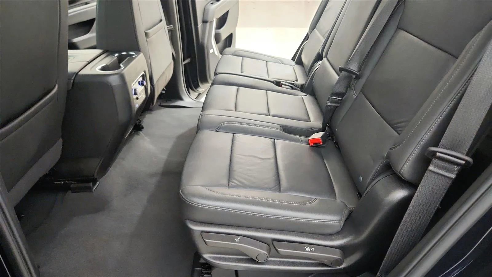 Used 2024 Chevrolet Tahoe LT image 33