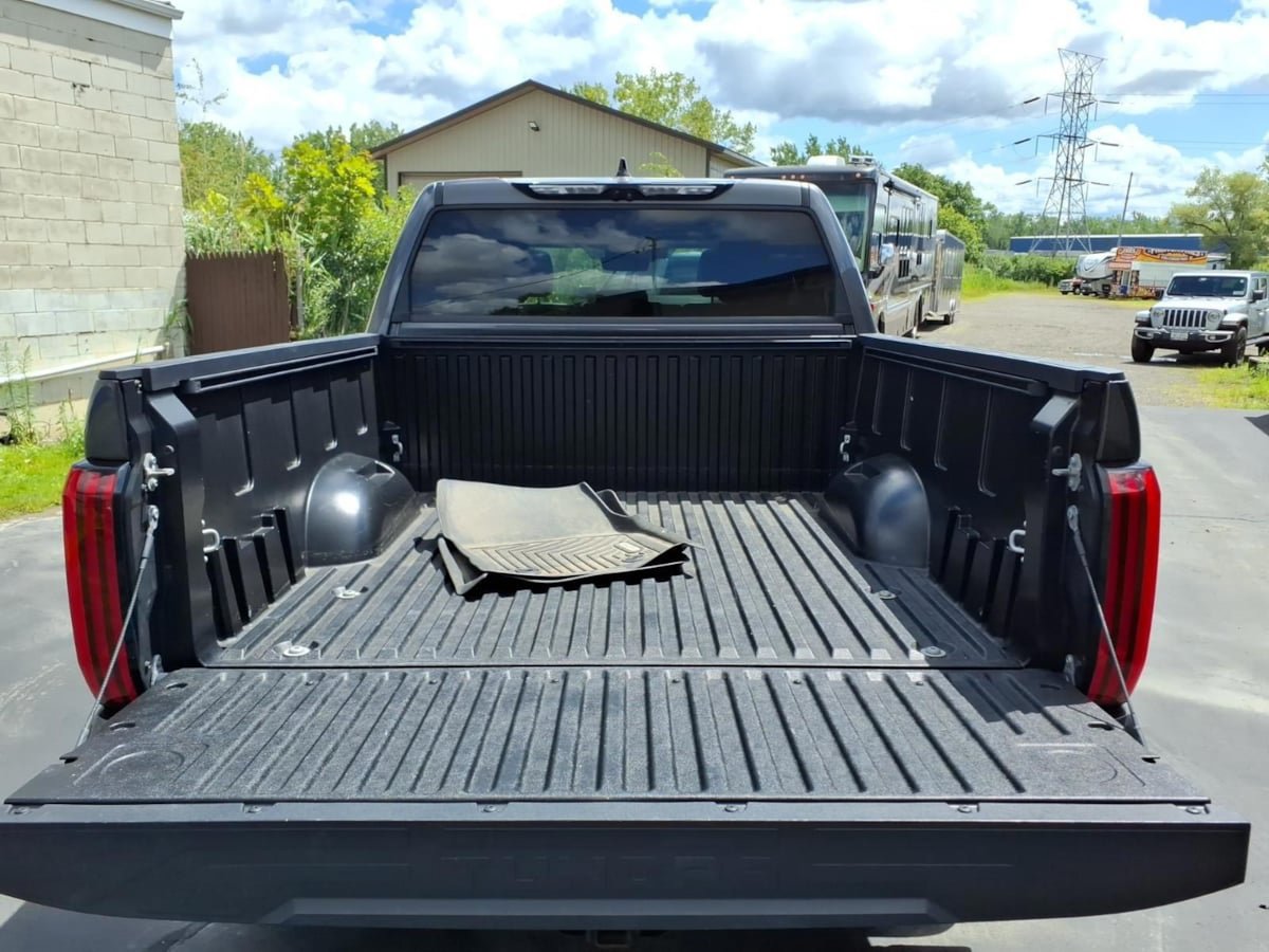 Used 2022 Toyota Tundra Limited w/ TRD Off-Road Package AWD/4WD image 3