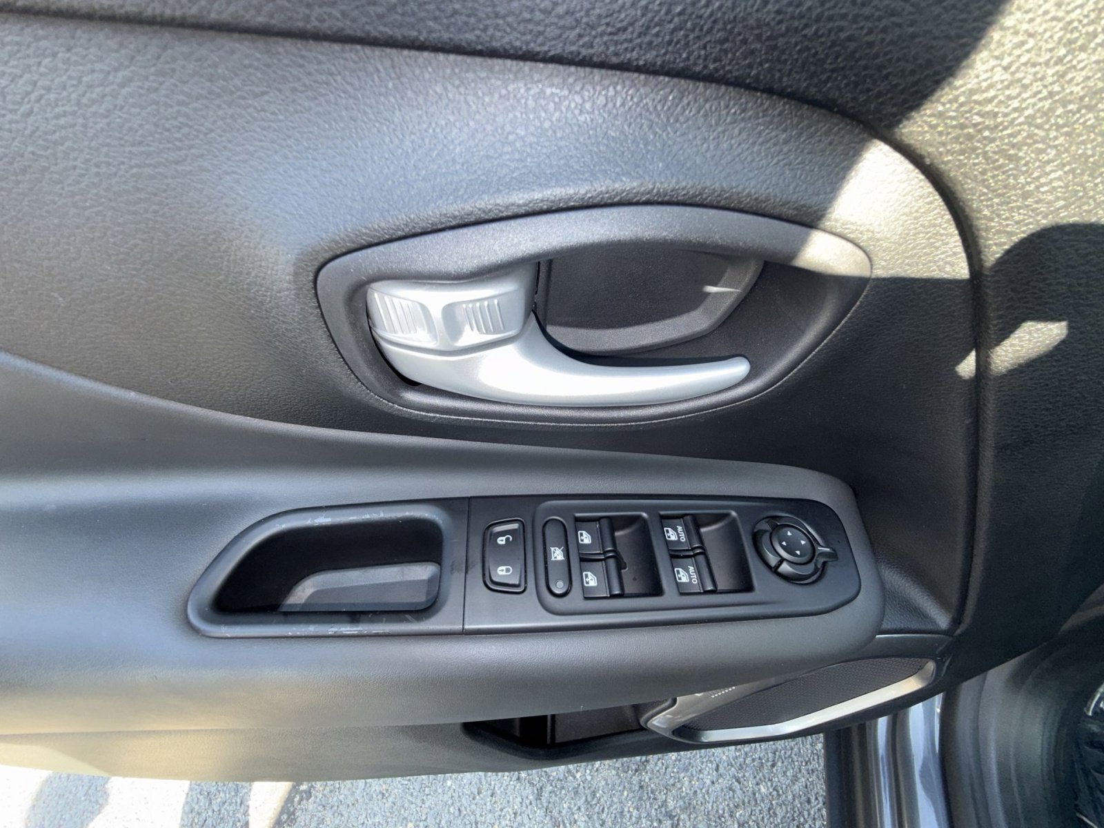 Used 2023 Jeep Renegade Latitude w/ Sun/Sound Group image 15