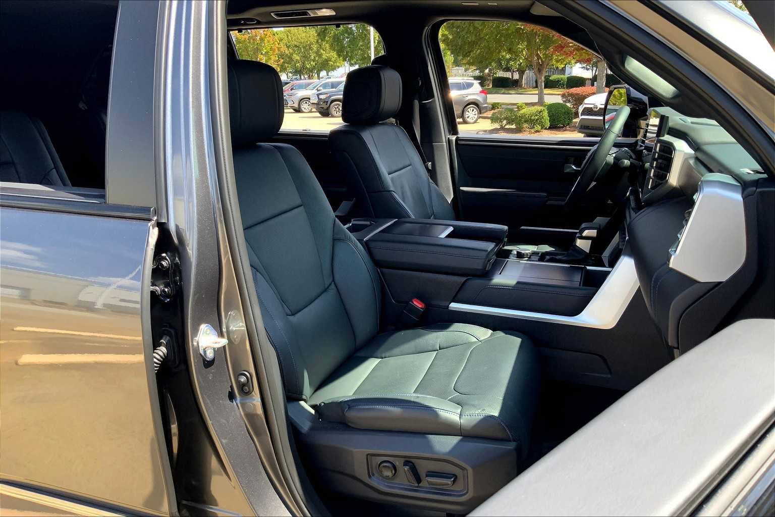 Used 2025 Toyota Sequoia Platinum image 8