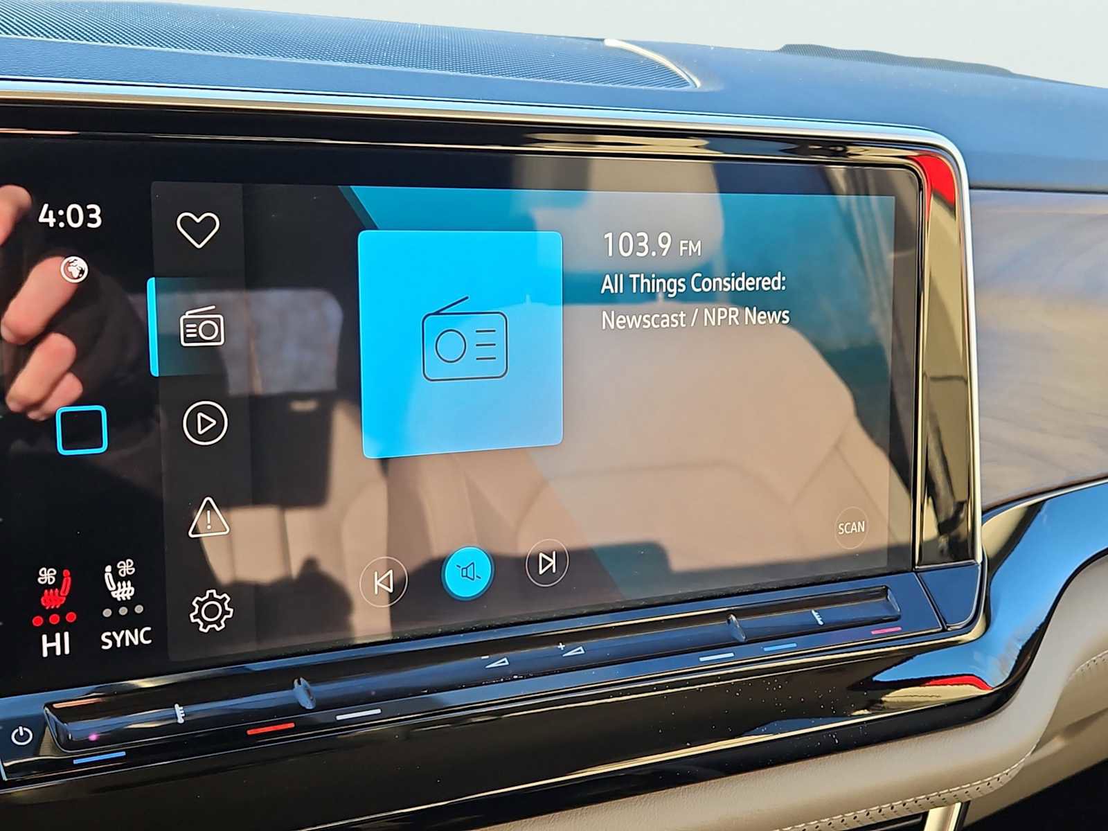 Certified 2025 Volkswagen Atlas SE image 29