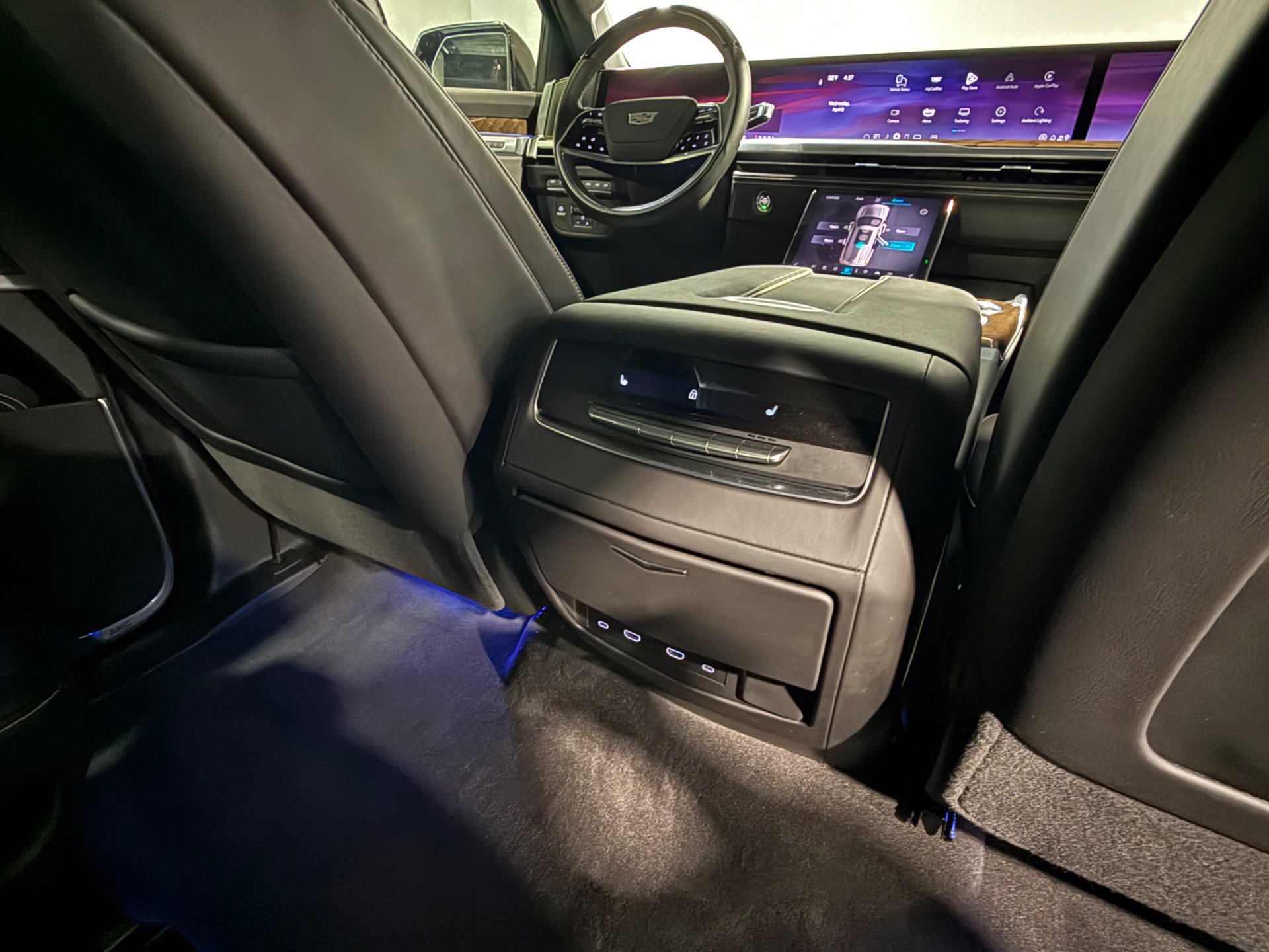 Used 2025 Cadillac Escalade Sport Platinum w/ LPO, ONYX Package image 63