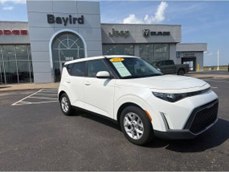 Used 2024 Kia Soul LX w/ Option Group 015 FWD image 2