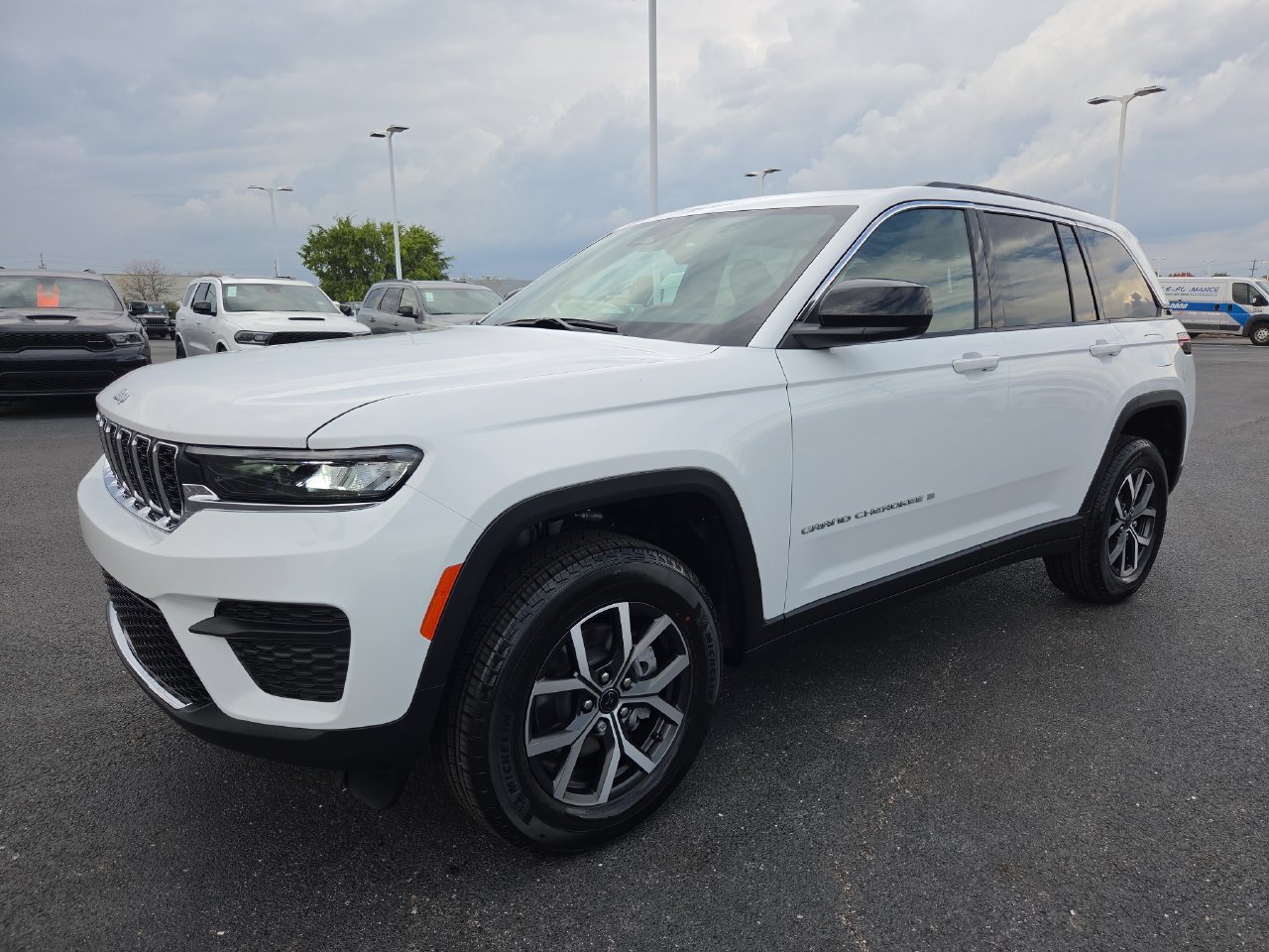 New 2027 Jeep Grand Cherokee Laredo X RWD image 25