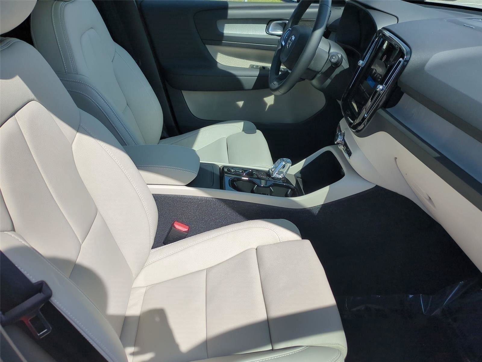 New 2026 Volvo XC40 B5 Ultra w/ Protection Package Premier AWD/4WD image 20