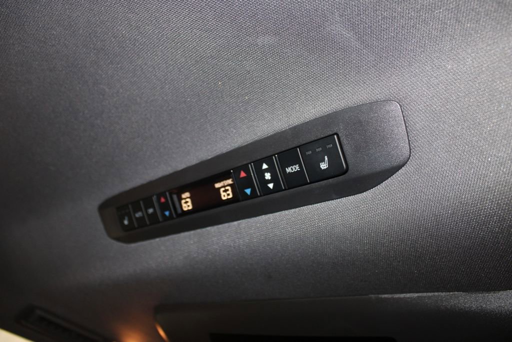 Used 2021 Toyota Sienna Platinum AWD/4WD image 32