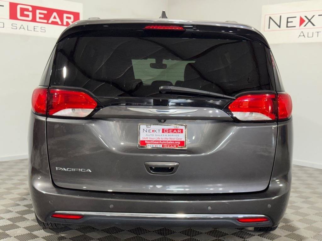 Used 2018 Chrysler Pacifica Touring-L FWD image 8