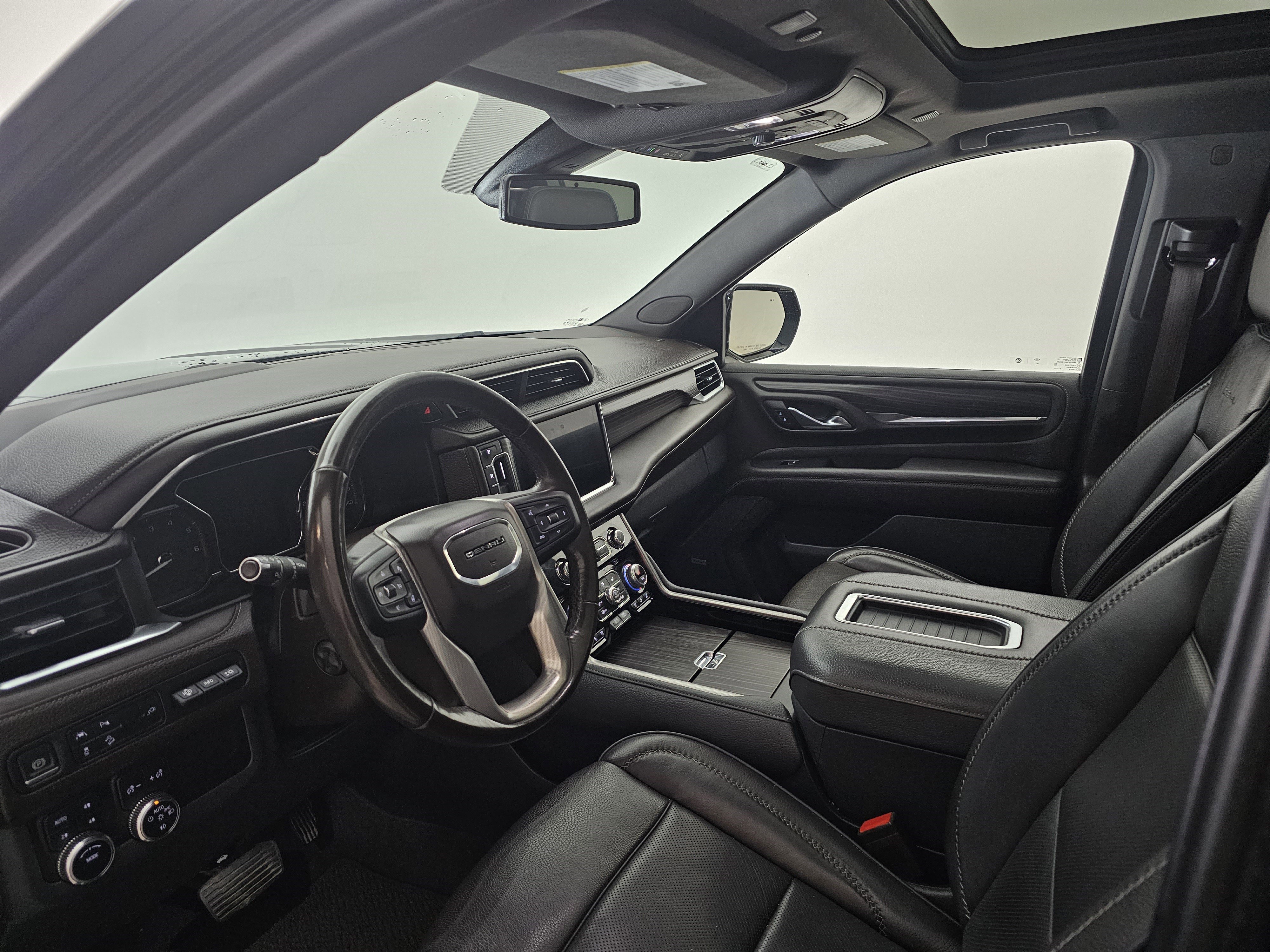 Used 2021 GMC Yukon XL Denali image 7