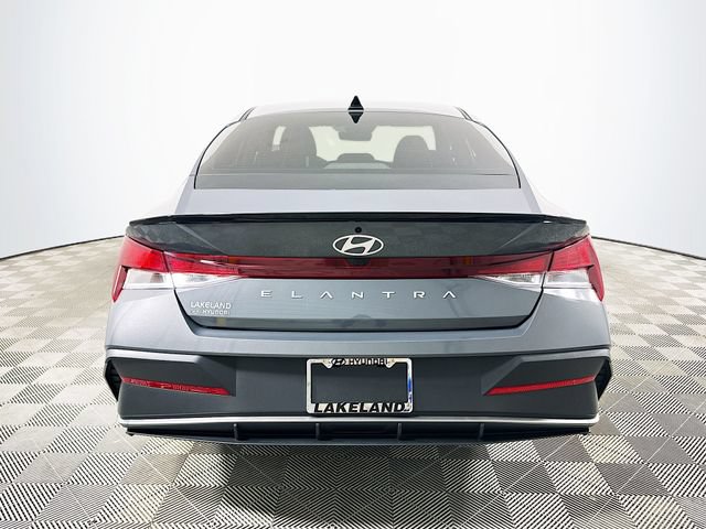Used 2025 Hyundai Elantra Sport FWD image 4
