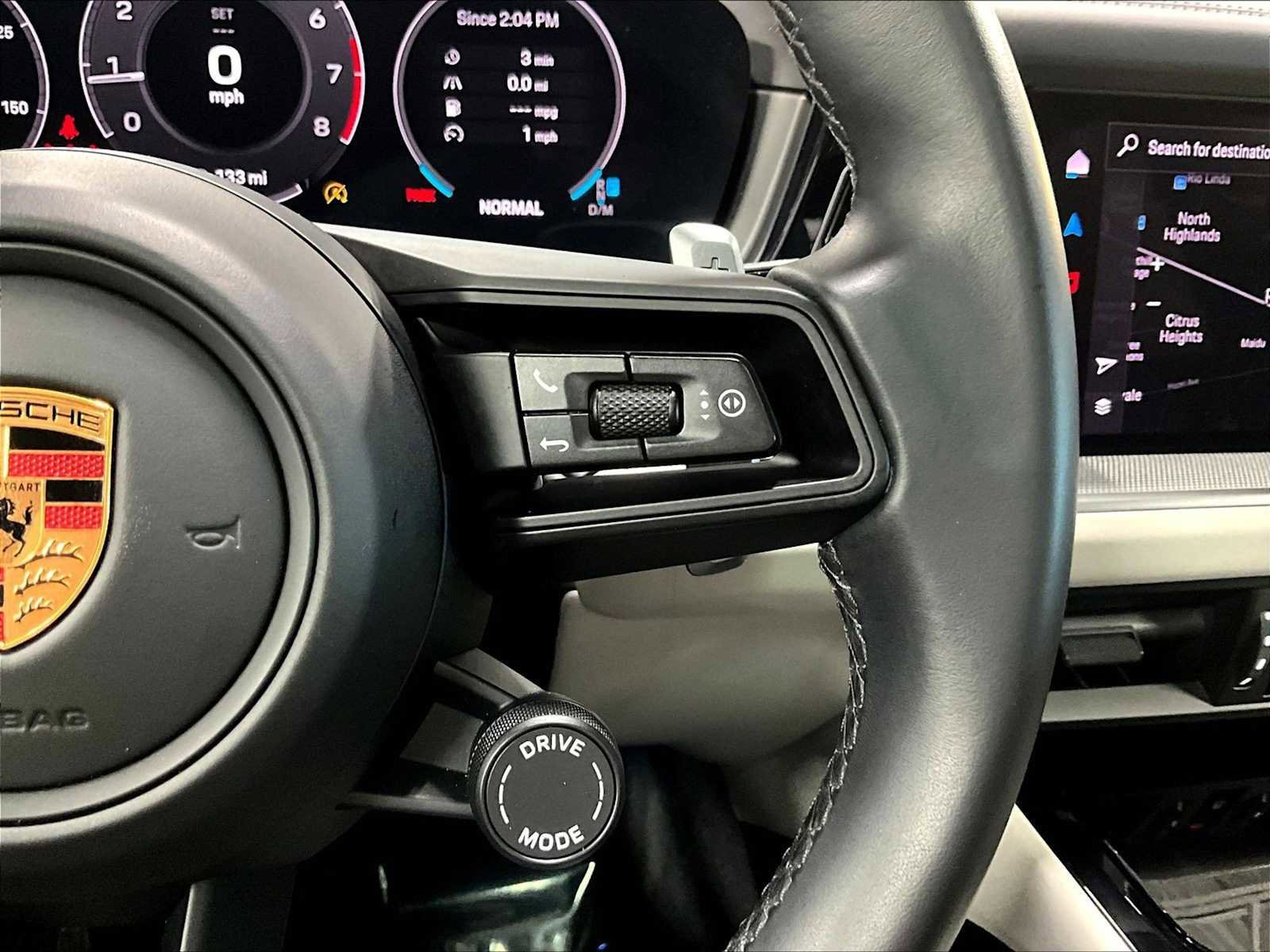 Used 2025 Porsche Cayenne image 22