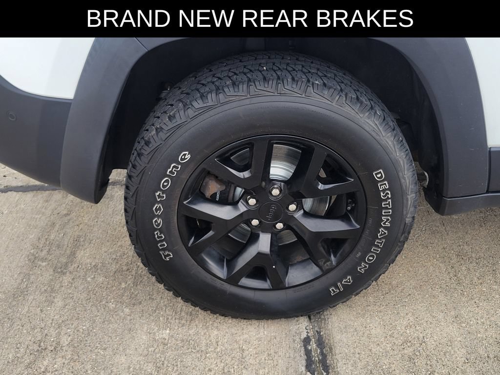 Used 2015 Jeep Cherokee Trailhawk w/ Comfort/Convenience Group AWD/4WD image 5