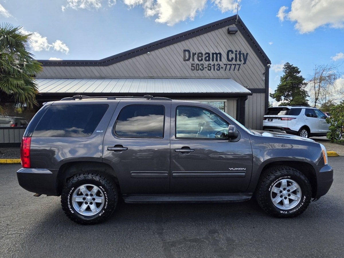 Used 2010 GMC Yukon SLT w/ SLT-2 Equipment Package AWD/4WD image 2