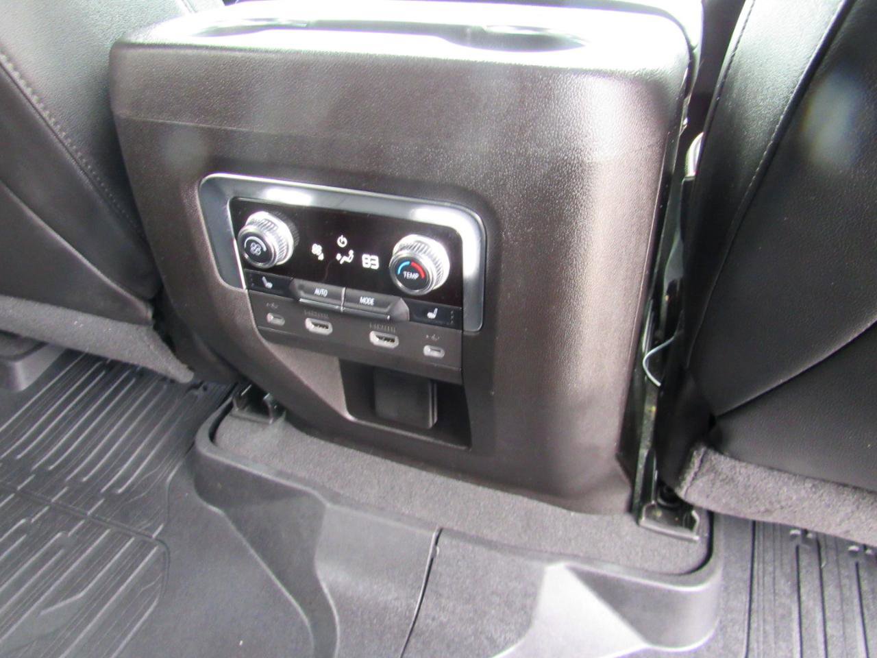 Used 2021 GMC Yukon XL AT4 w/ AT4 Premium Package image 38