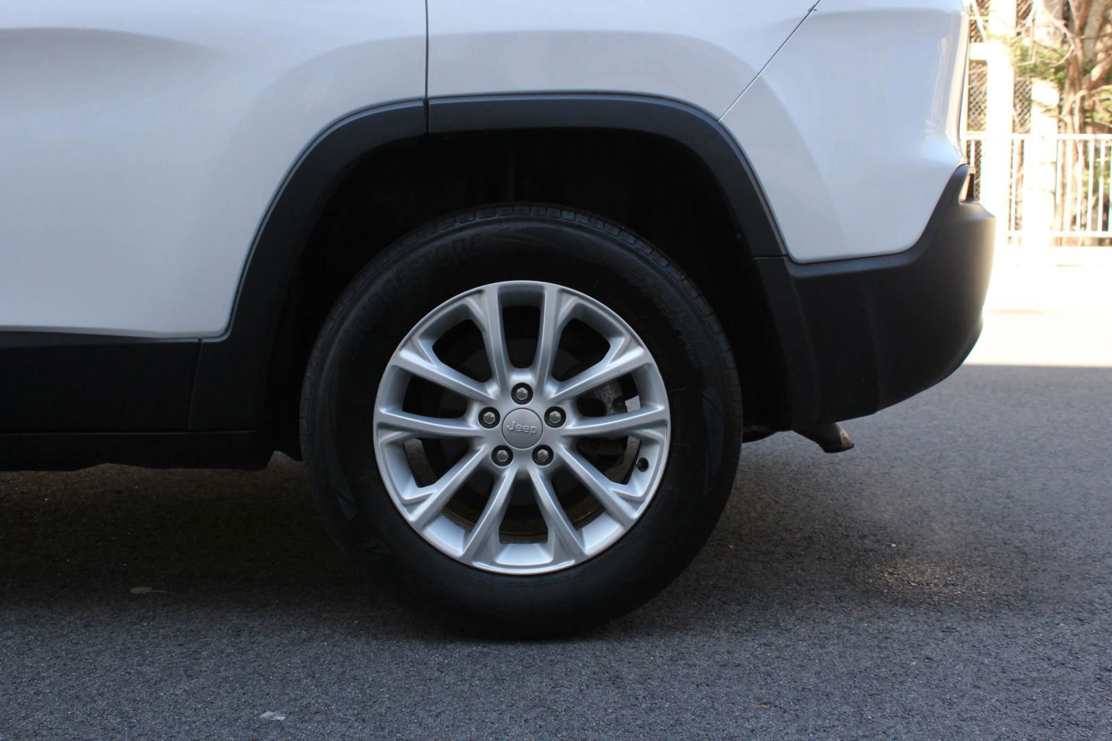 Used 2020 Jeep Cherokee Latitude FWD image 10
