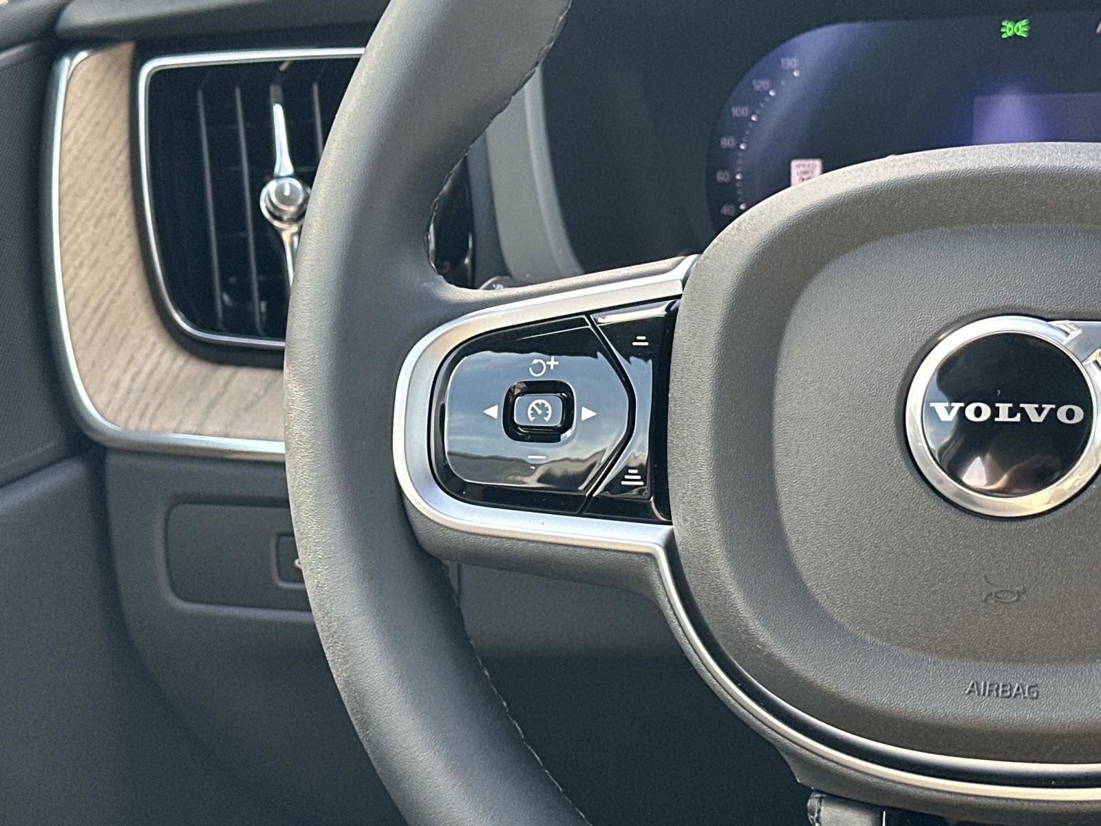 New 2026 Volvo XC60 B5 Plus w/ Climate Package AWD/4WD image 8