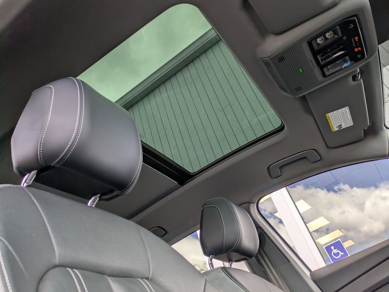 Used 2022 Audi Q4 e-tron Premium Plus w/ Premium Plus image 22