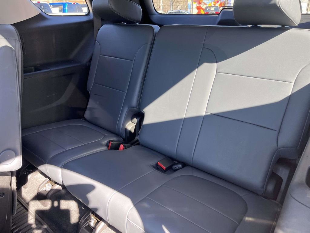 Used 2018 Chevrolet Traverse Premier w/ Driver Confidence II Package image 12