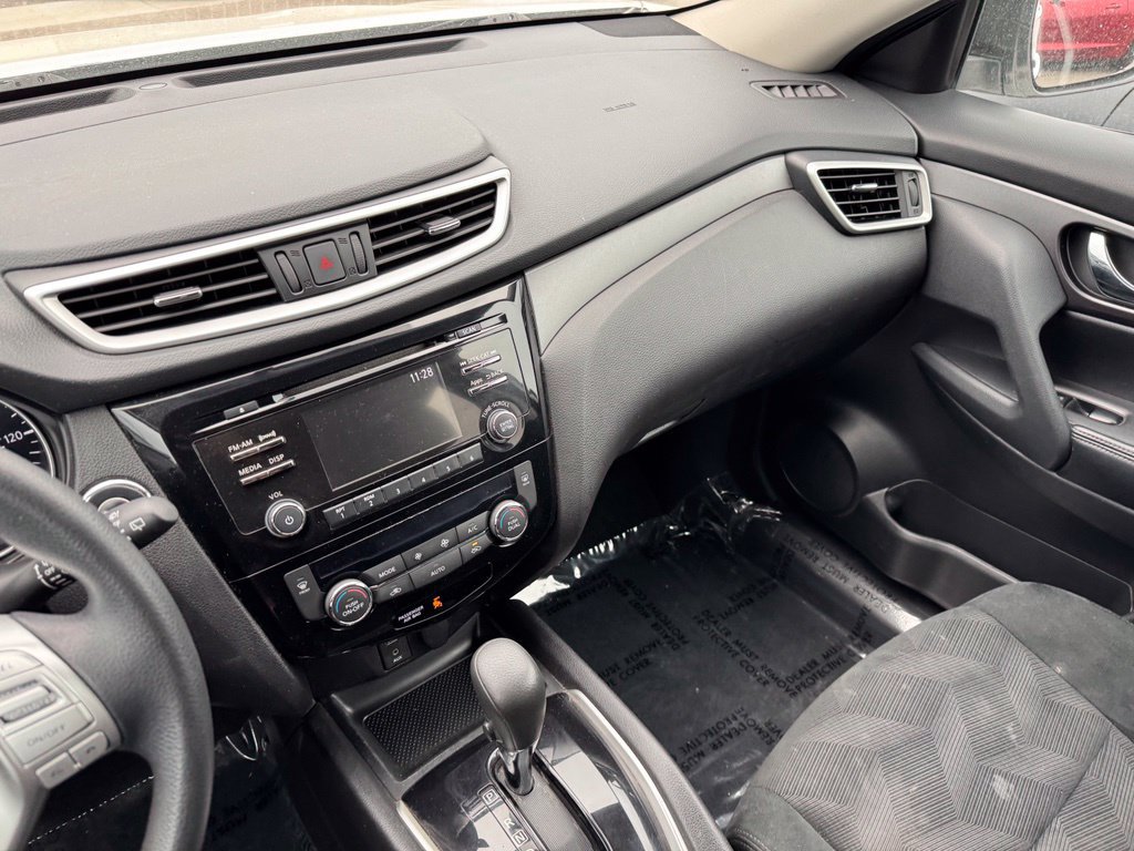 Used 2015 Nissan Rogue SV FWD image 24