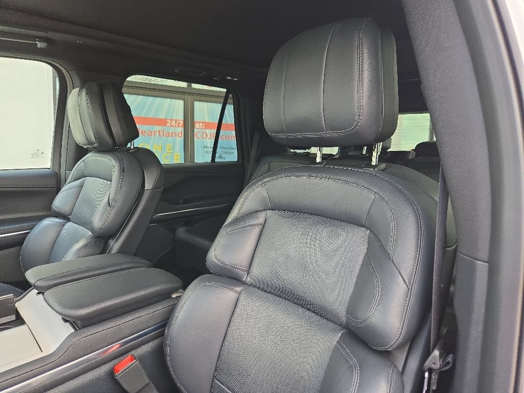 Used 2025 Lincoln Navigator Reserve w/ Jet Appearance Package AWD/4WD image 34