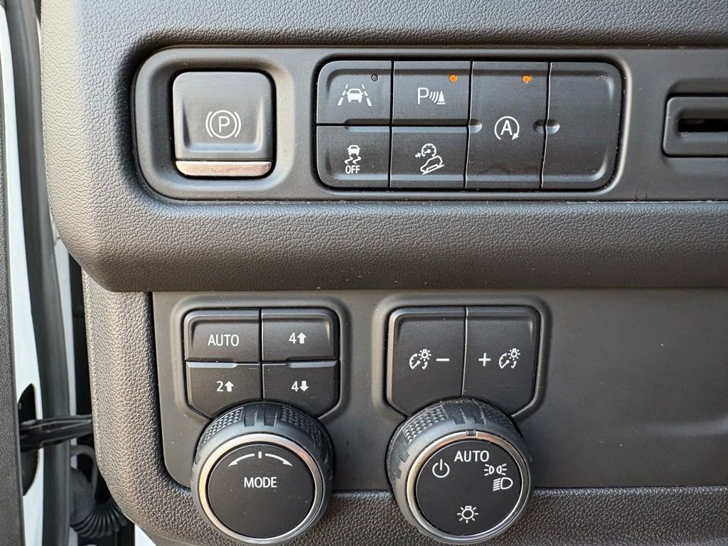 Used 2023 Chevrolet Suburban Premier image 23