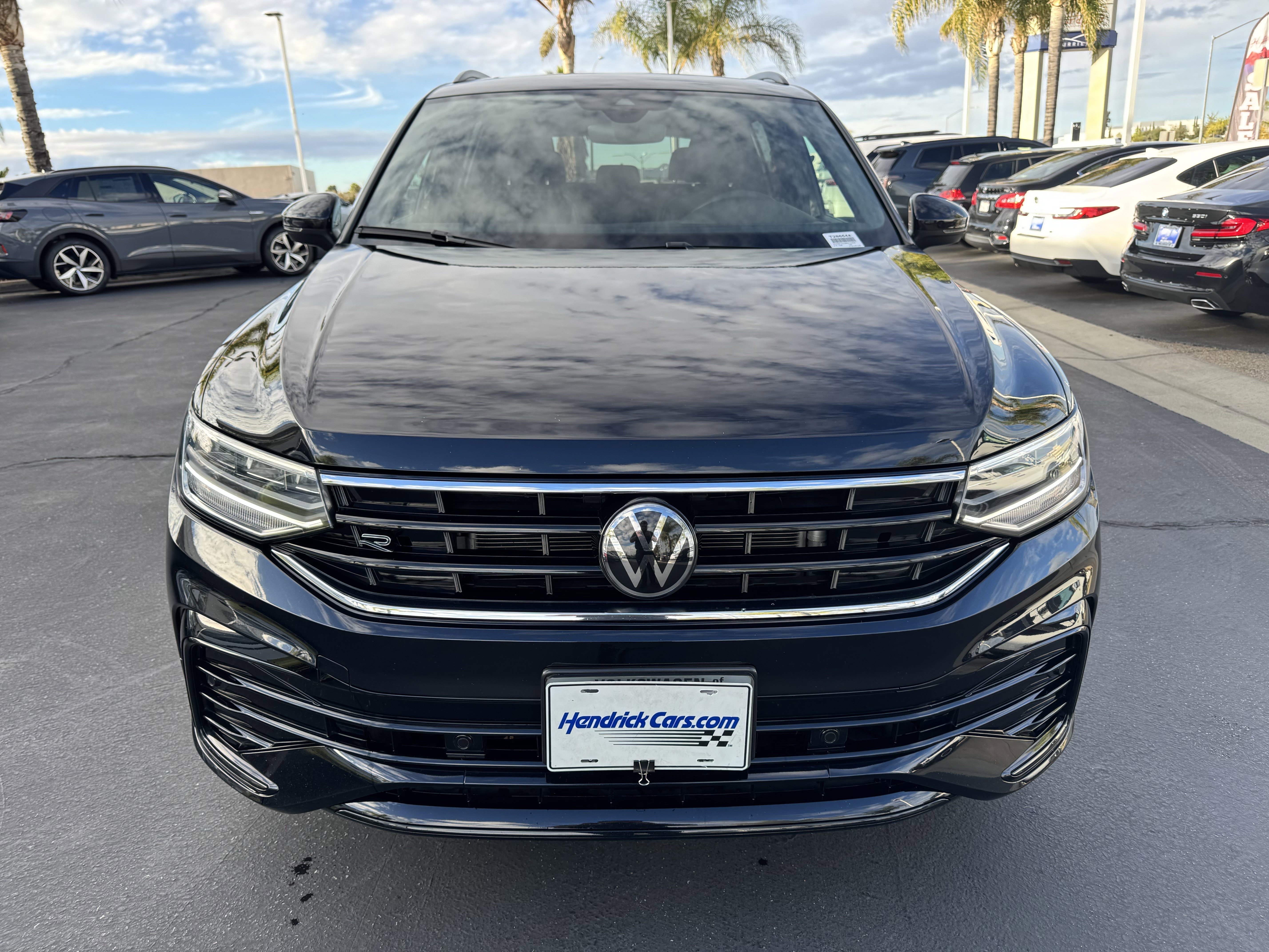 Certified 2024 Volkswagen Tiguan SE R-Line image 3