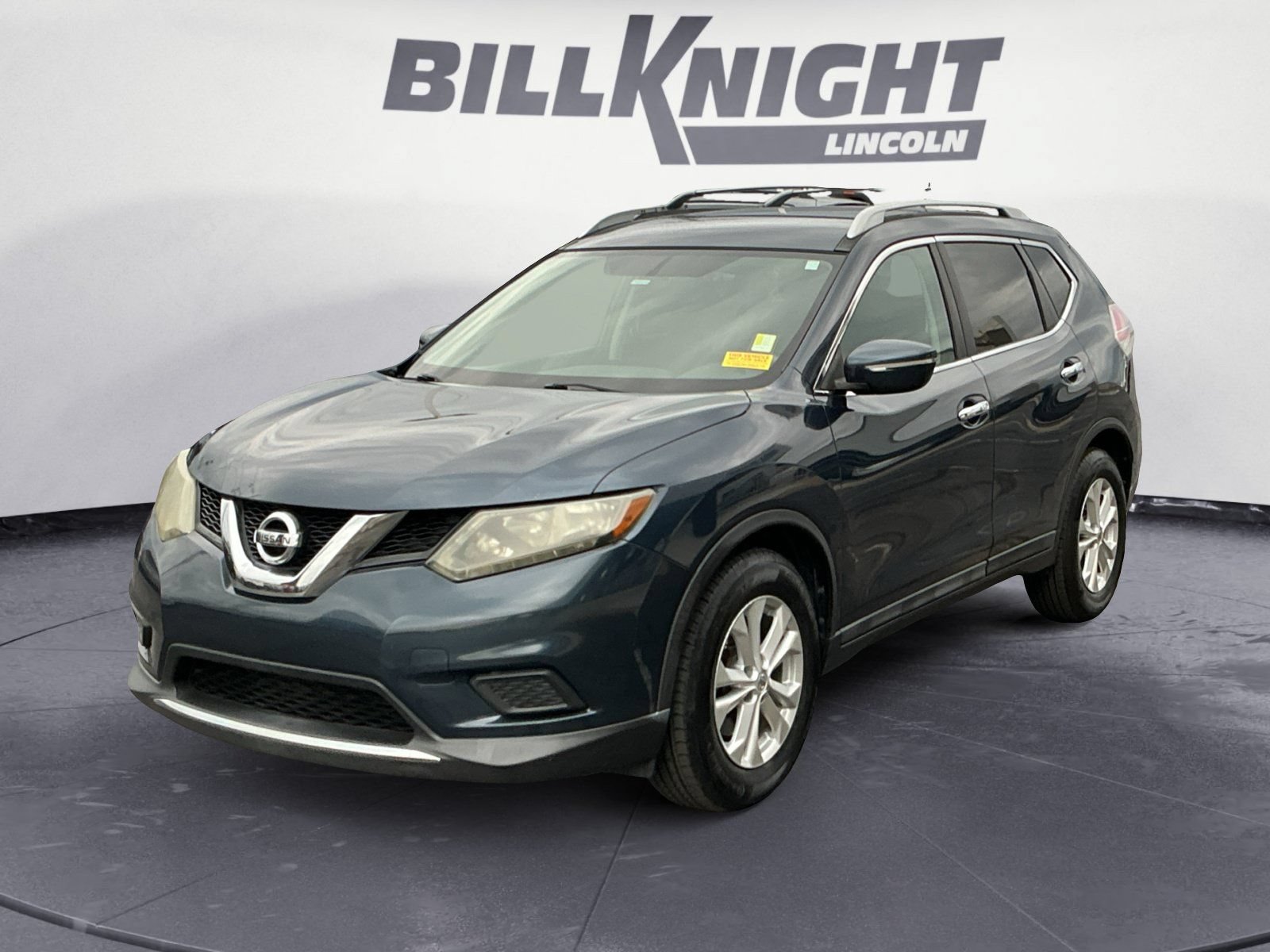 Used 2015 Nissan Rogue SV w/ SV Family Package FWD image 2
