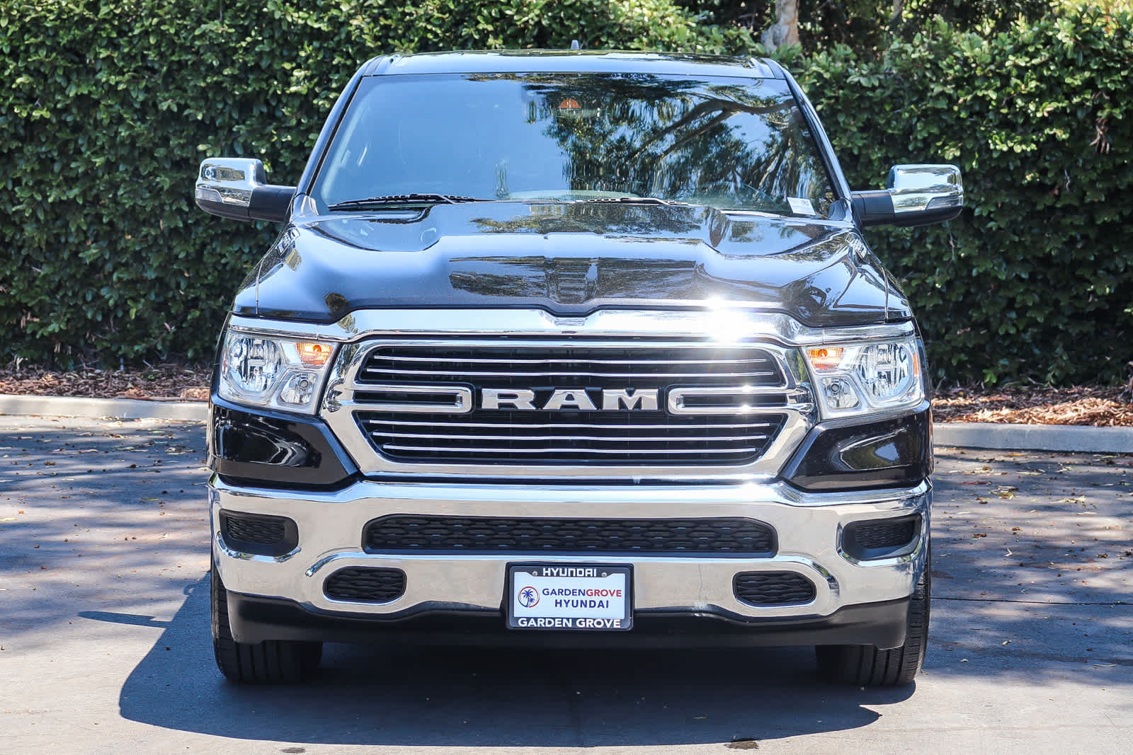 Used 2024 RAM 1500 Laramie AWD/4WD image 2