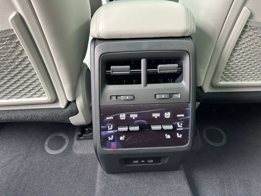 Used 2026 Porsche Macan Electric RWD image 39