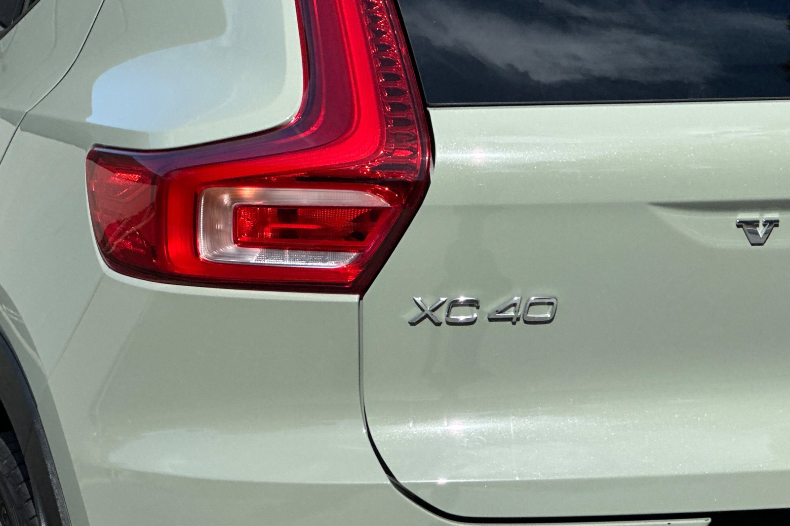 Used 2023 Volvo XC40 B4 Ultimate FWD image 34
