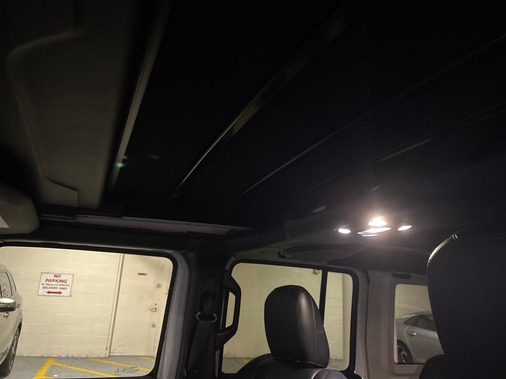 Used 2020 Jeep Wrangler Unlimited Sahara AWD/4WD image 14